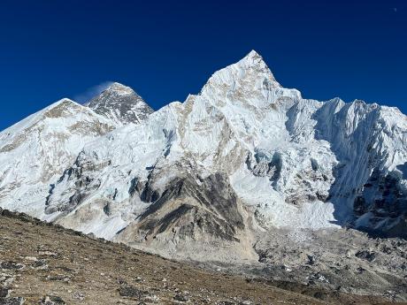 Z hory Kala Patthar uvidíte dechberoucí panorama: Everest, Nupce a Lhoce 