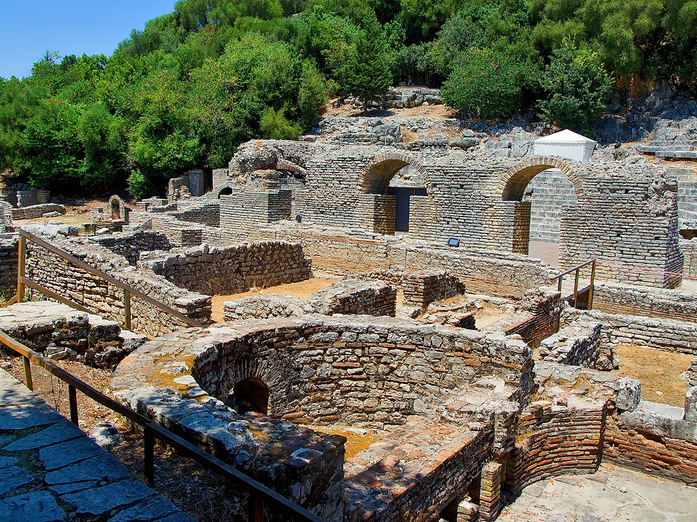 Antický areál v Butrintu je významnou památkou UNESCO