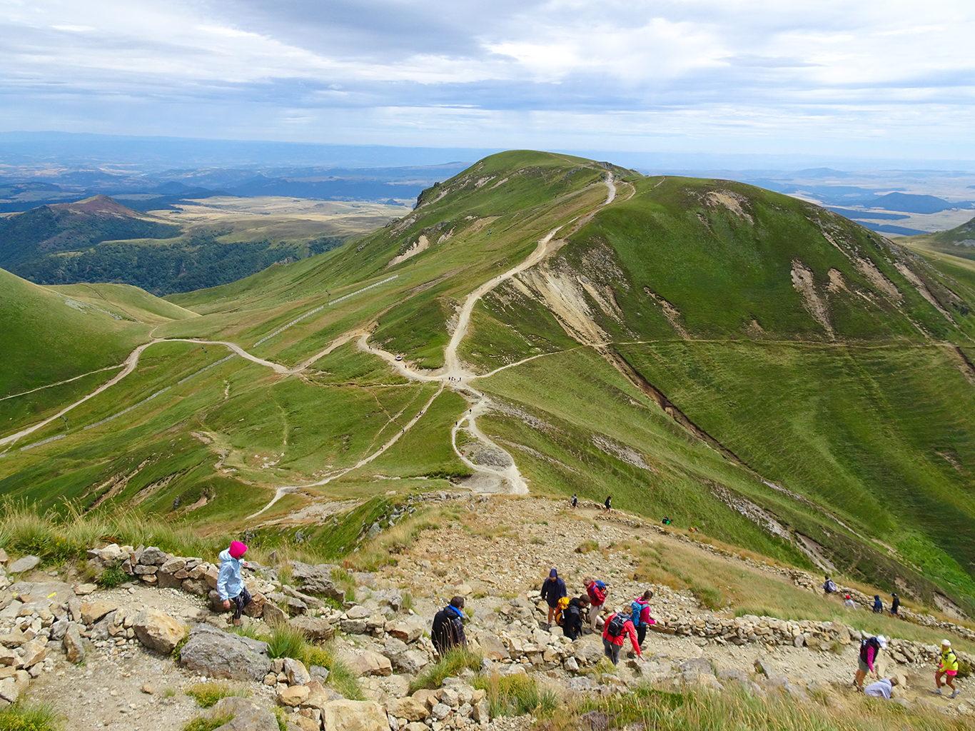 Sestup z Puy de Sancy skýtá překrásné výhledy