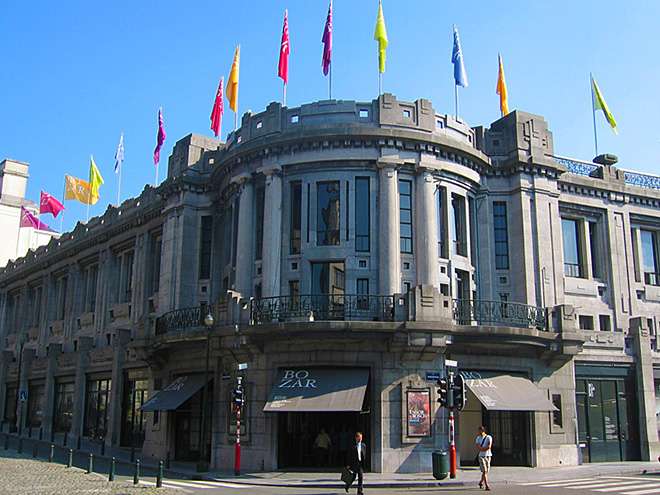 Palais des Beaux Arts je budova v modernistickém stylu postavená průkopníkem secese, Victorem Hortou