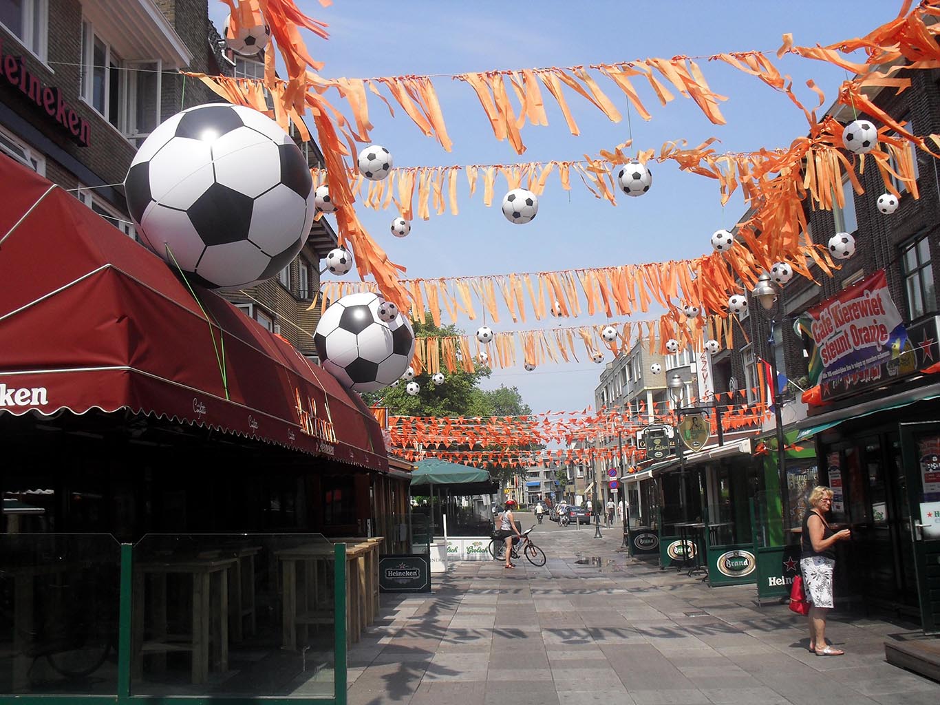 Pouliční výzdoba během mistrovství světa ve fotbalu