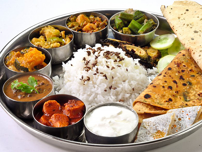 Indický oběd bývá často přehlídkou vůní a barev