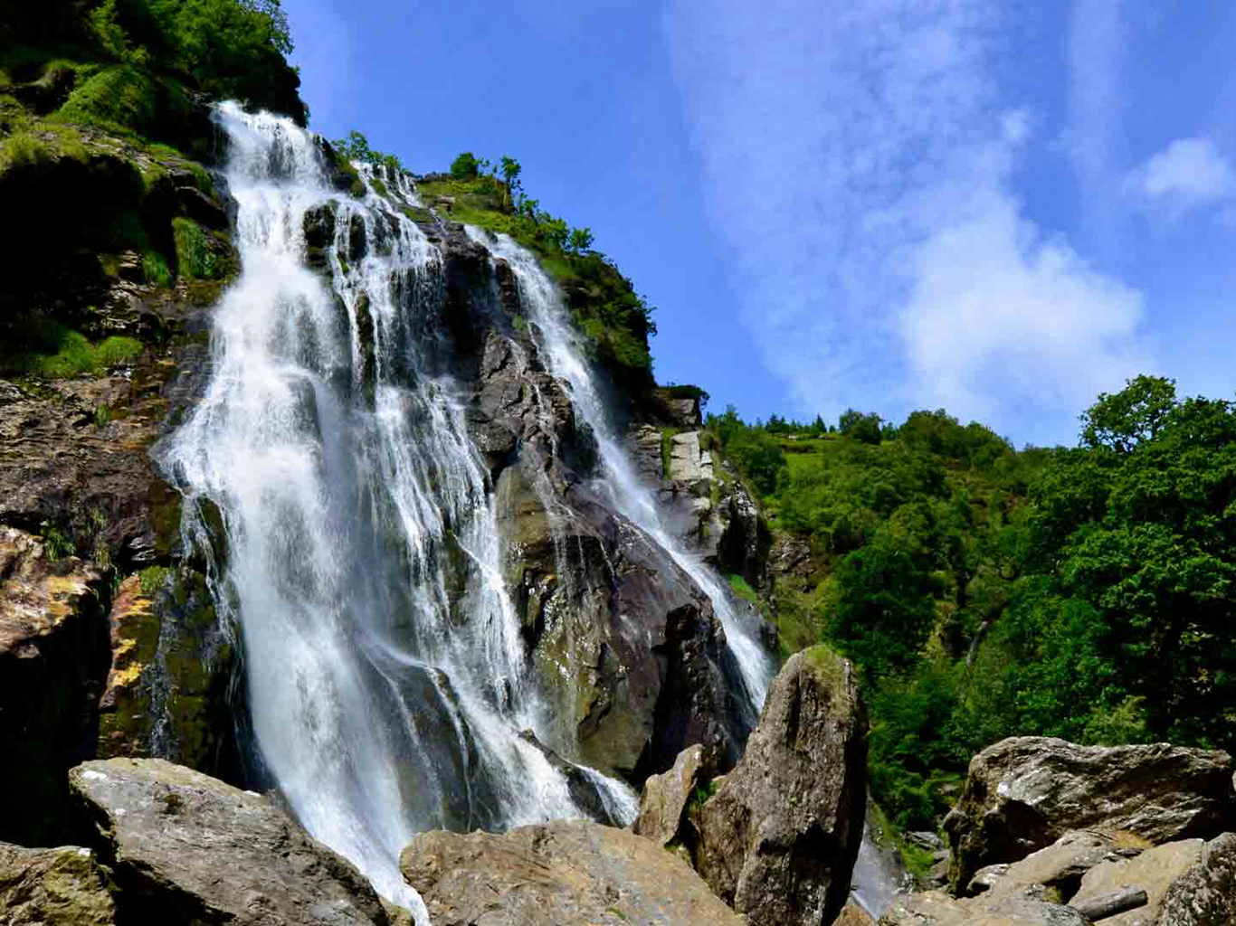 Powerscourt waterfall je nejvyšší vodopád Irska