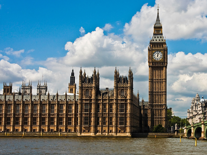 Westminsterský palác a hodinová věž Big Ben v Londýně