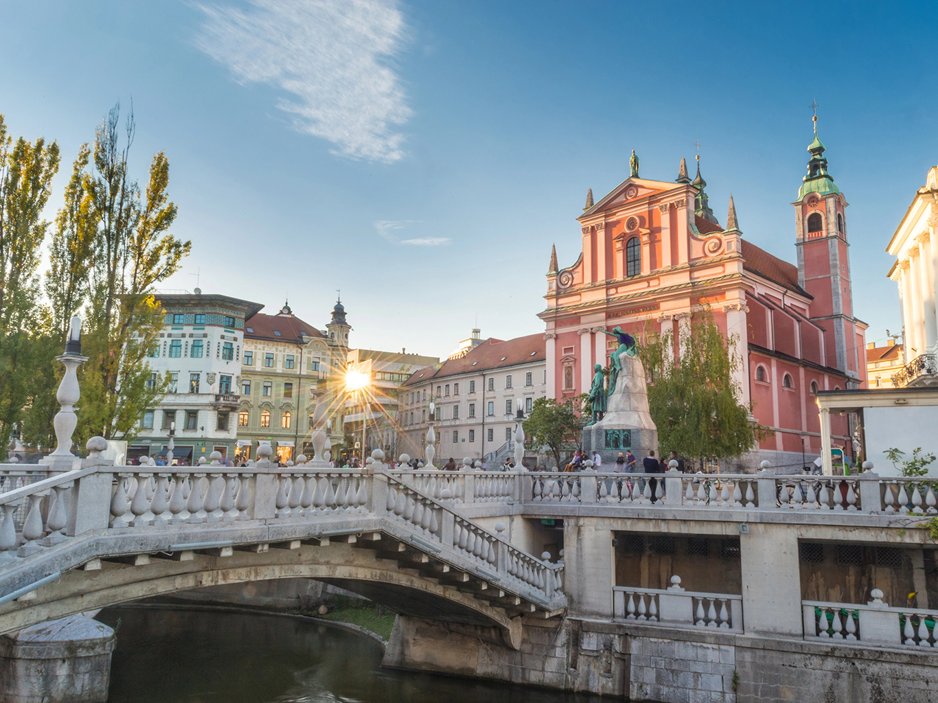 Plečnikův Trojitý most patří k nejznámějším památkám Lublaně