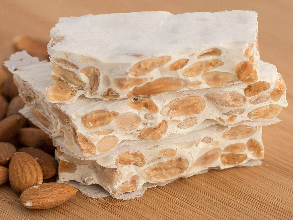 Mandlový turron, který je hodně sladký