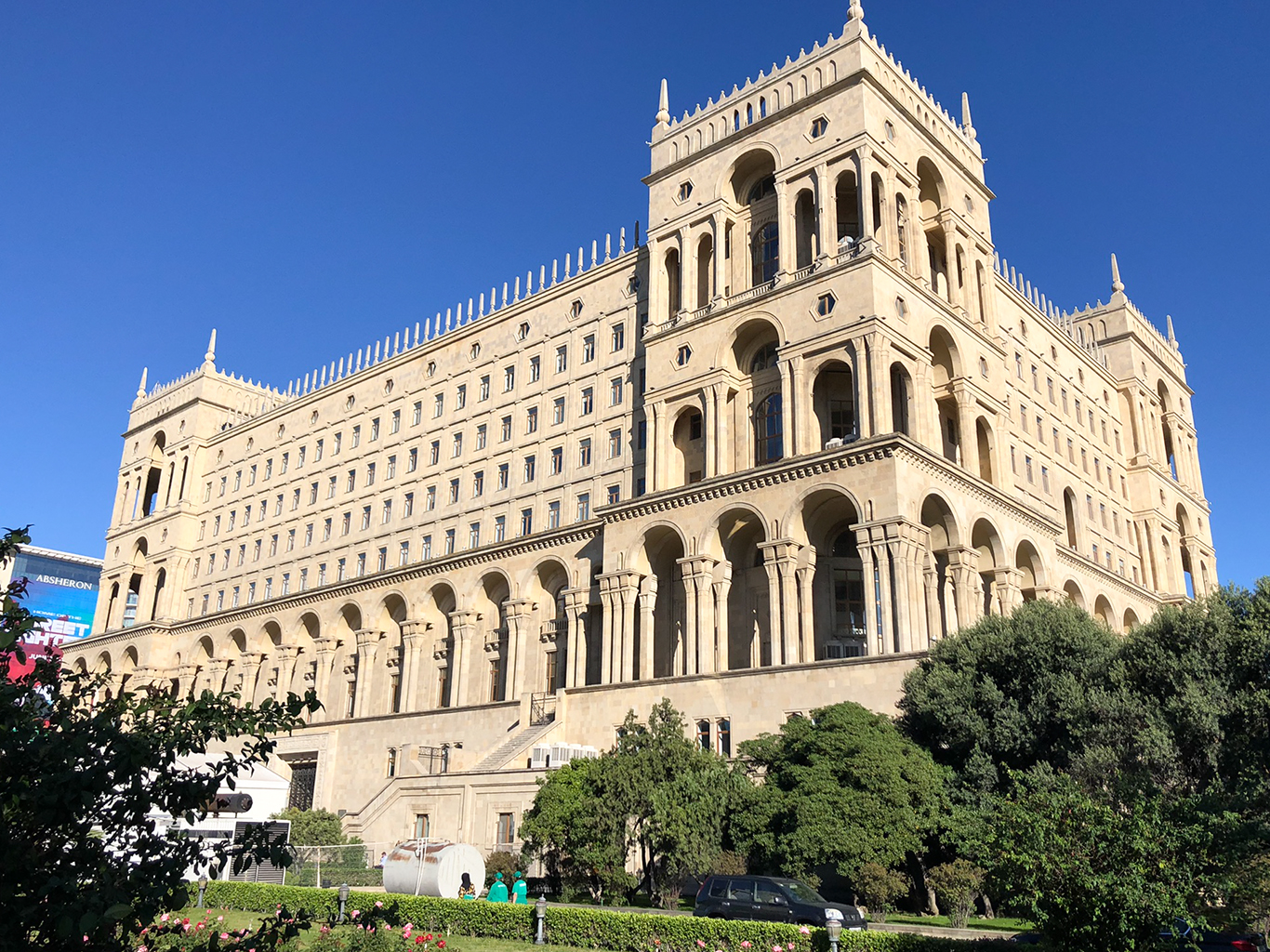 Budova vlády v hlavní městě Ázerbájdžánu Baku