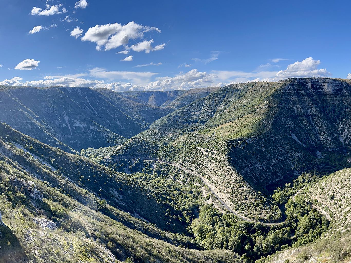 Túra v Cirque de Navacelles nabízí úchvatné výhledy