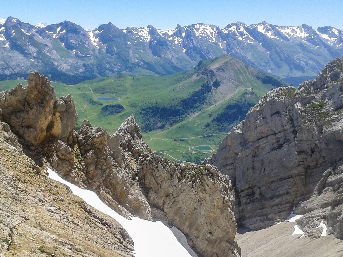 Pohled k jihu ze sedla Col du Rasoir