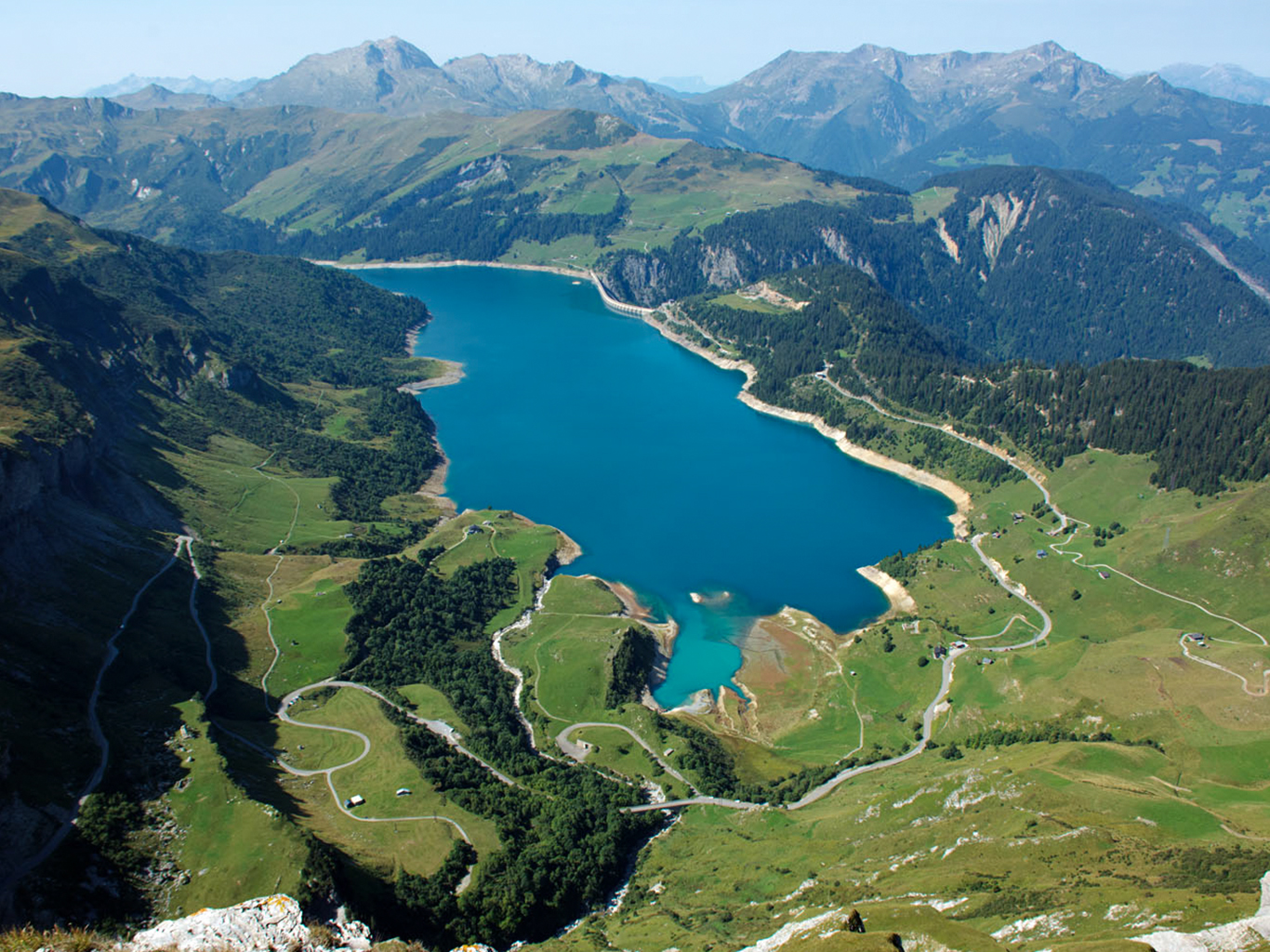 Přehradní jezero Lac de Roselend