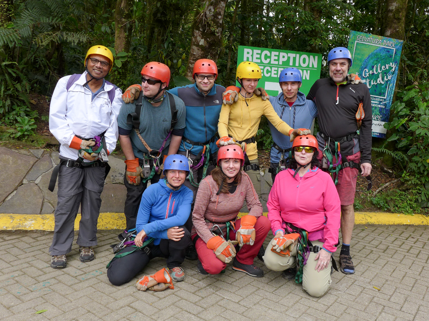 Neohrožení Tarzani se připravují na canopy tour