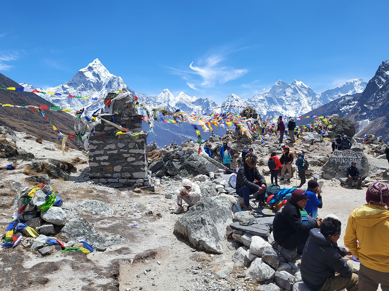 Památníky horolezců, kteří zemřeli během výstupu na Everest 