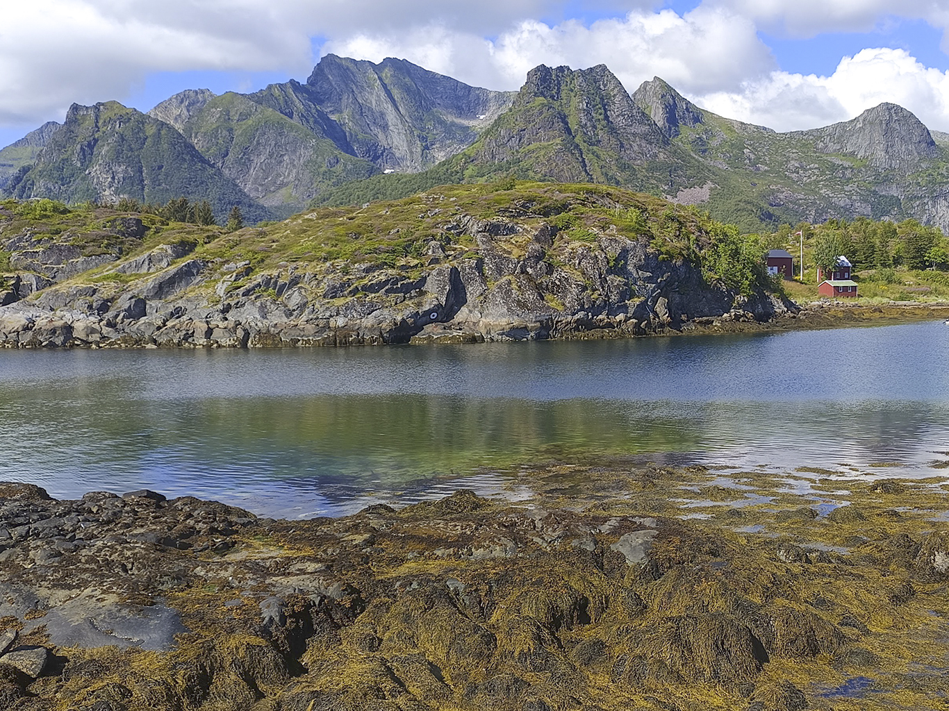 Městečko Henningsvær leží na lofotském ostrově Austvågøy