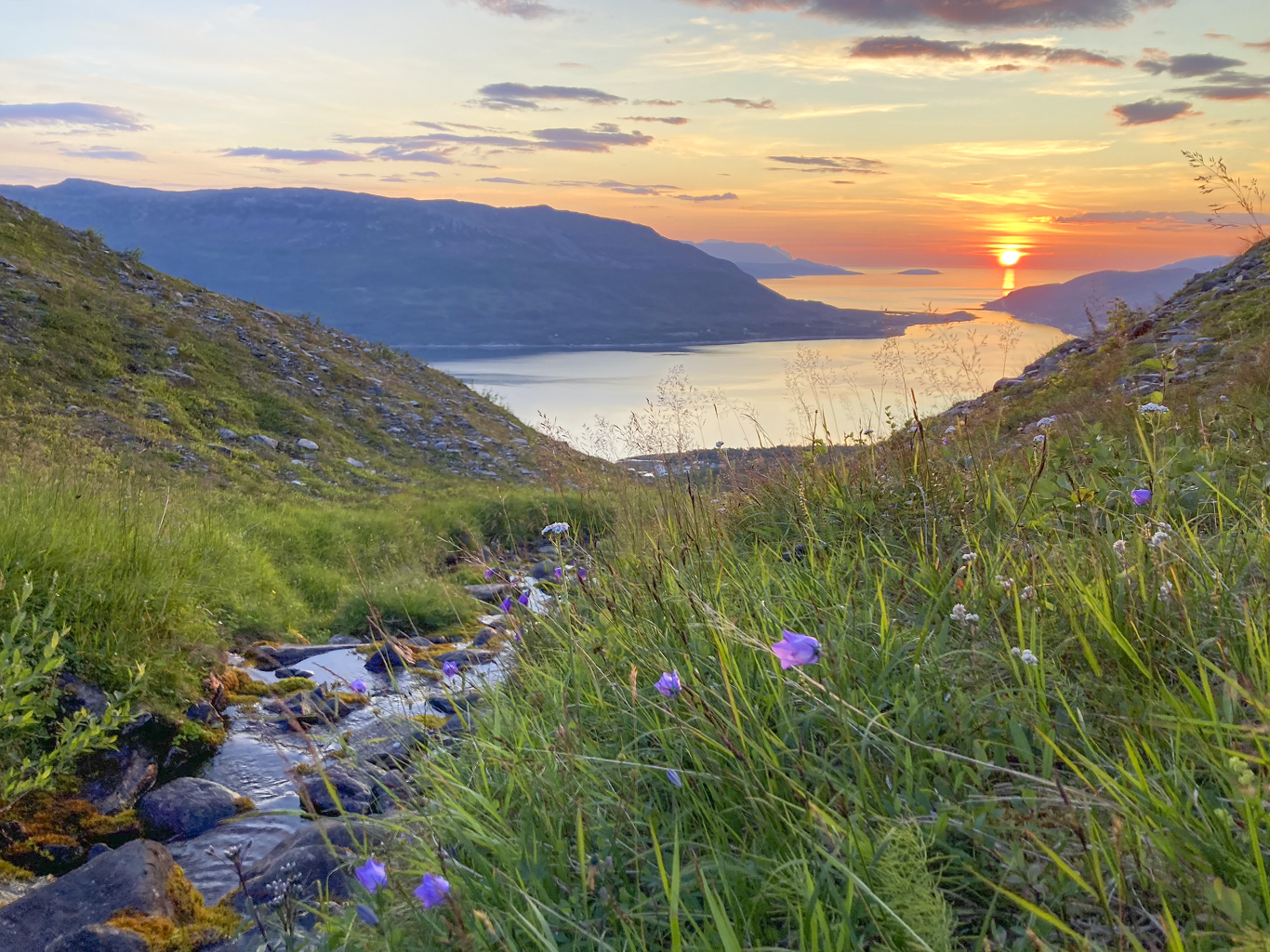 V letních měsících nad severním Norskem slunce nezapadá