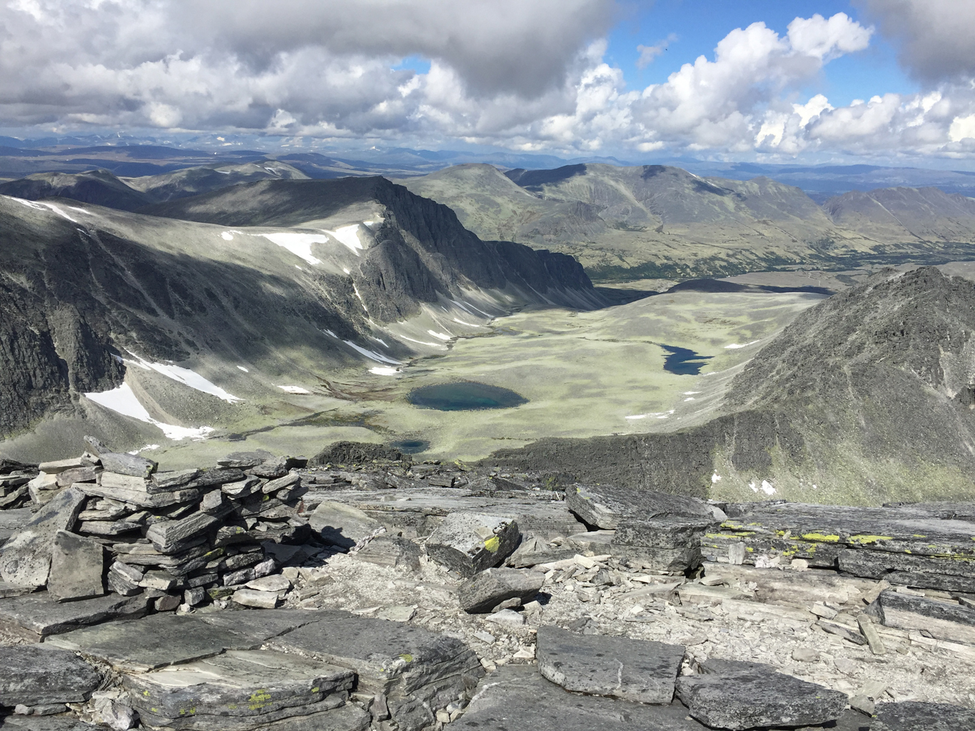 Krajinu NP Rondane tvoří hluboké ledovcové kary