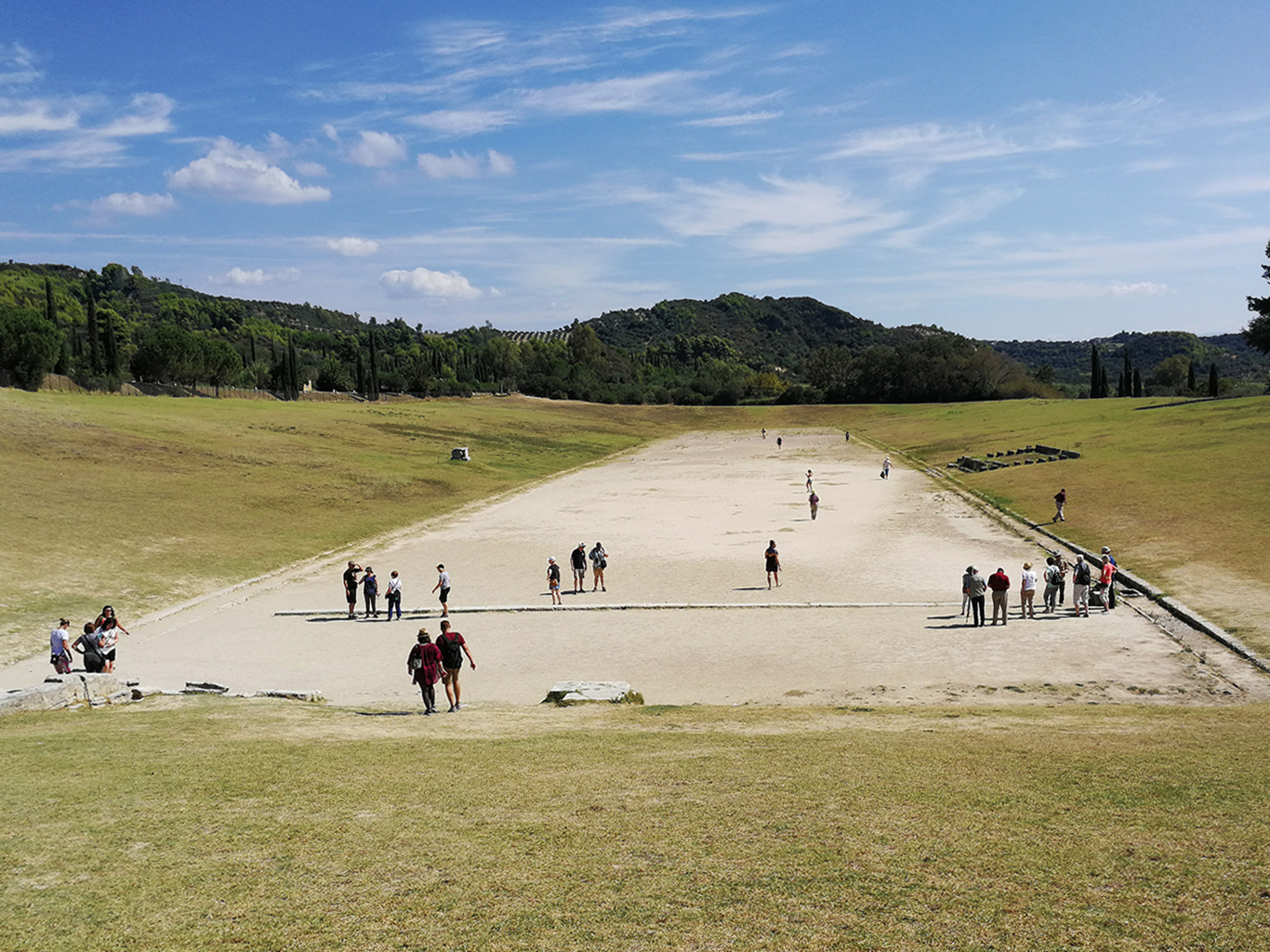 Starověký olympijský stadion se zachovalou startovní čárou