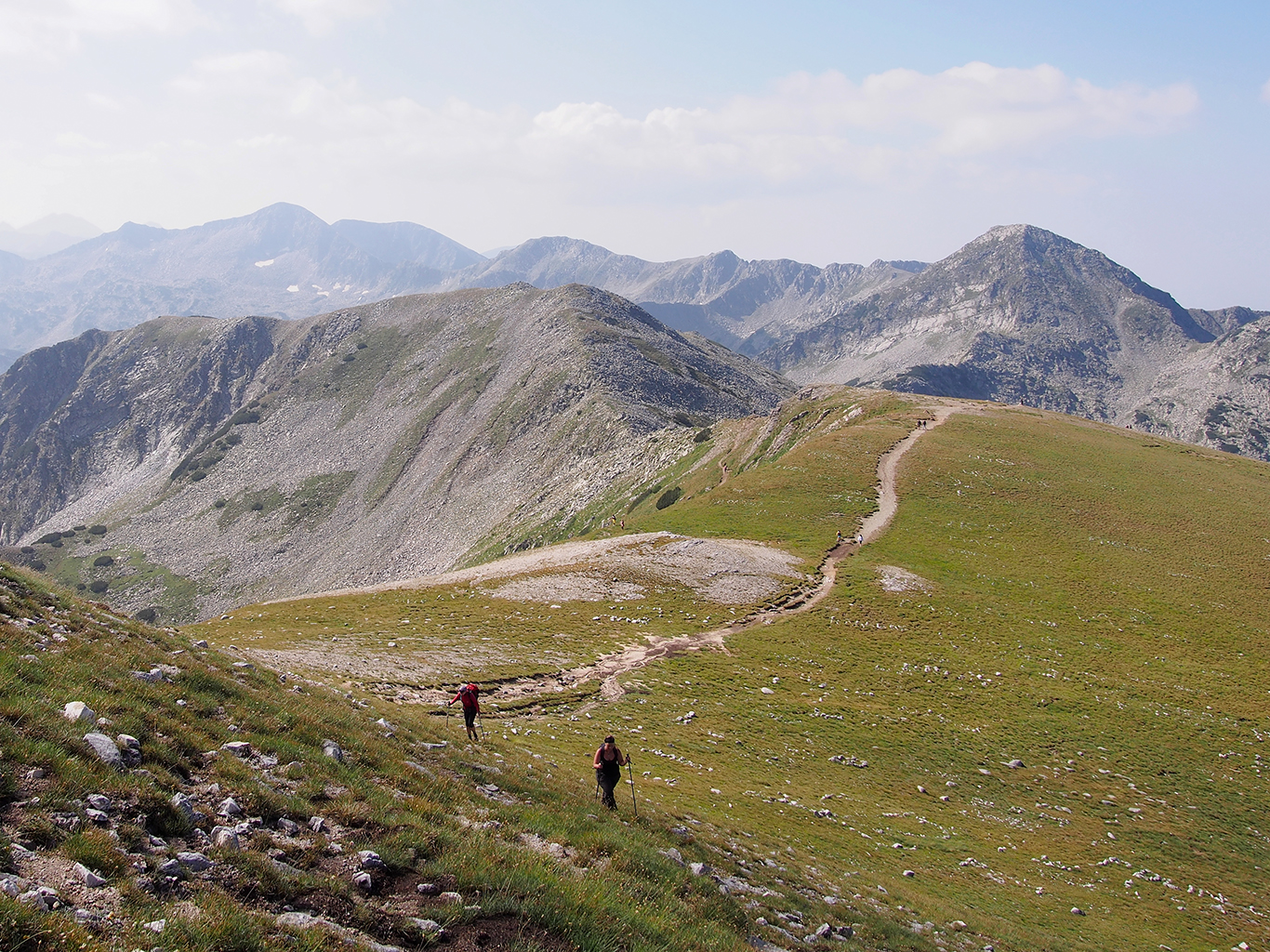 Cesta z Vichrenu, nejvyššího vrcholu pohoří Pirin