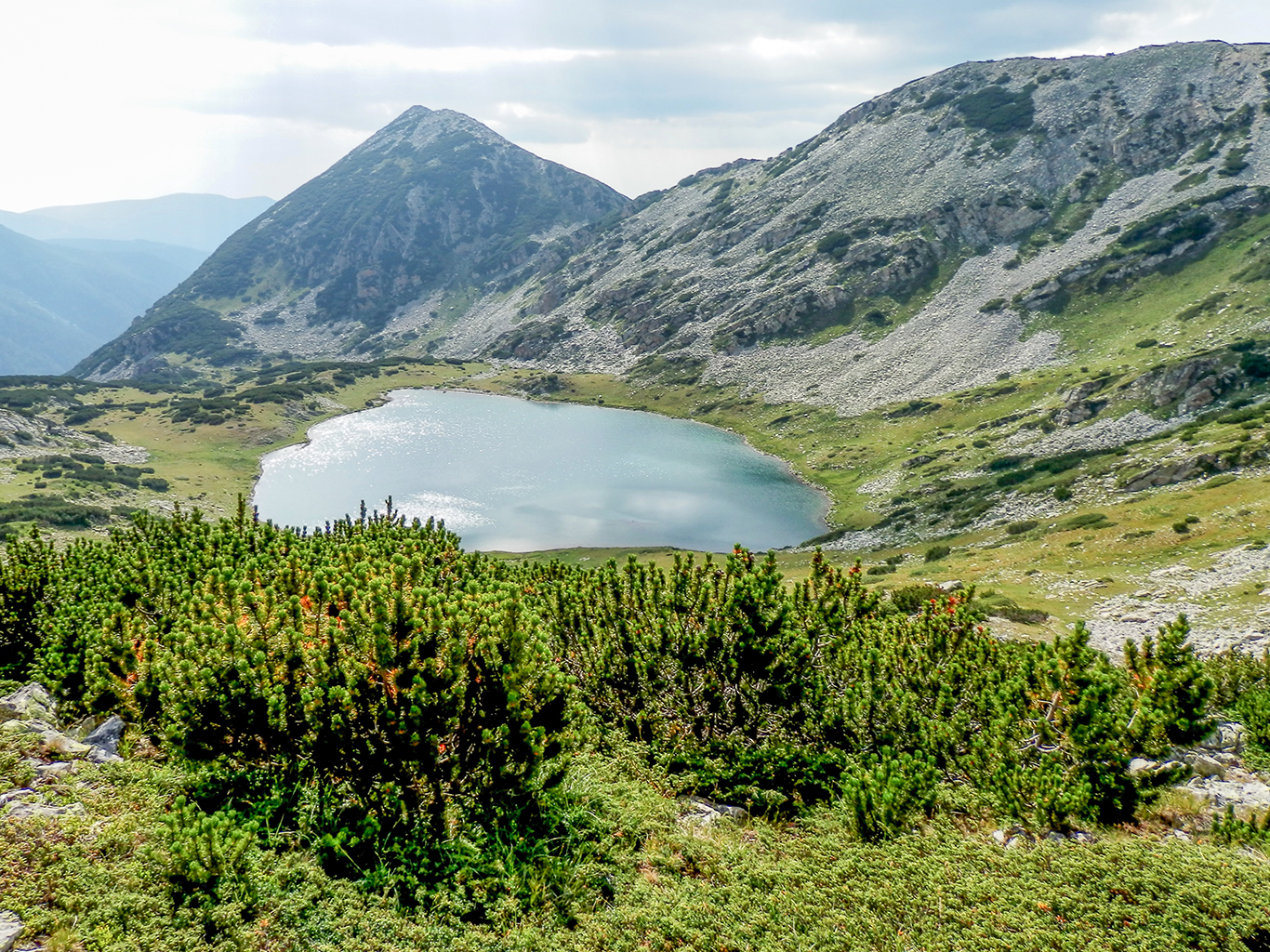 Křišťálová jezera v pohoří Rila jsou ledovcového původu