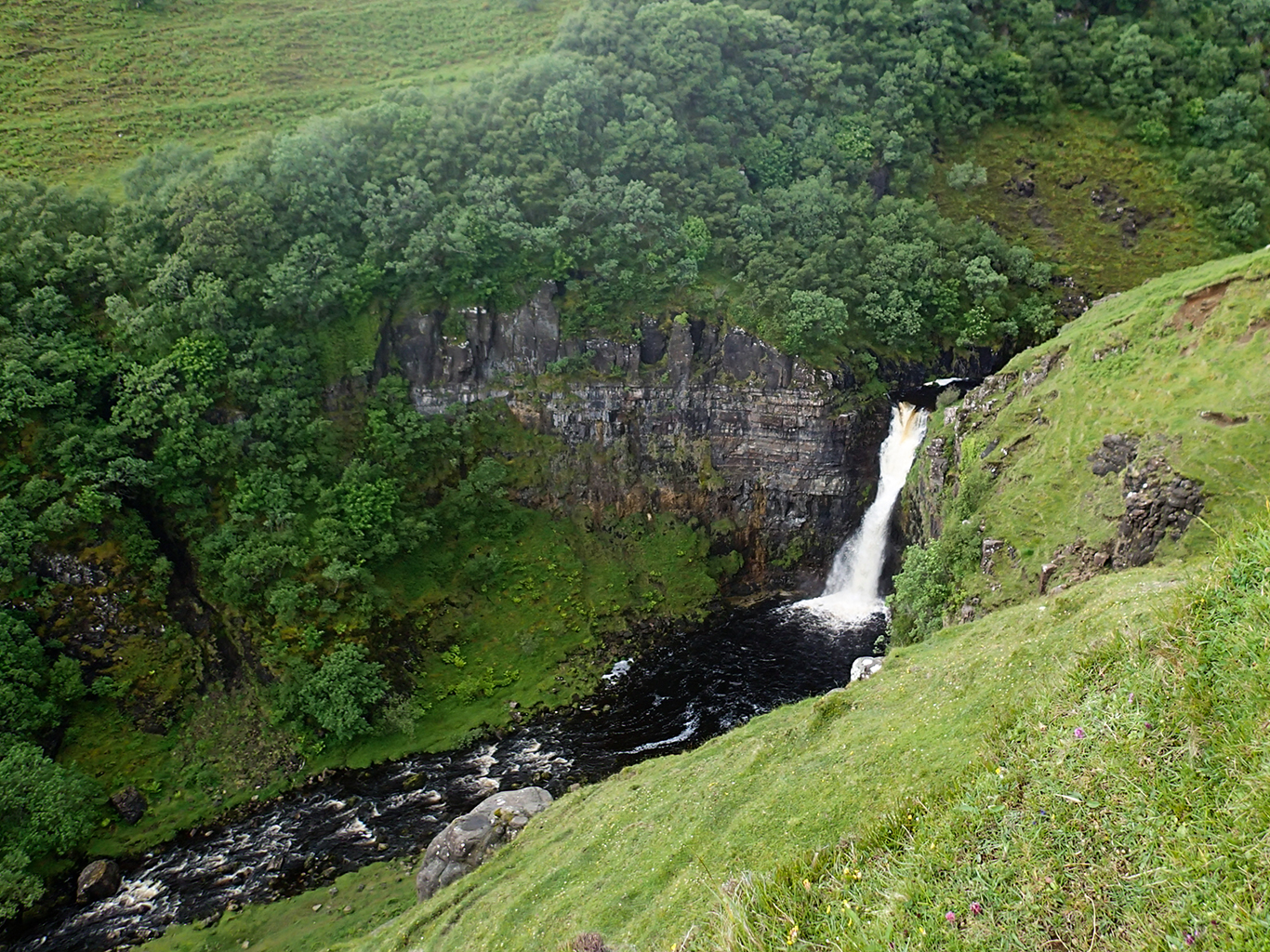 Vodopád Lealt Falls na ostrově Skye