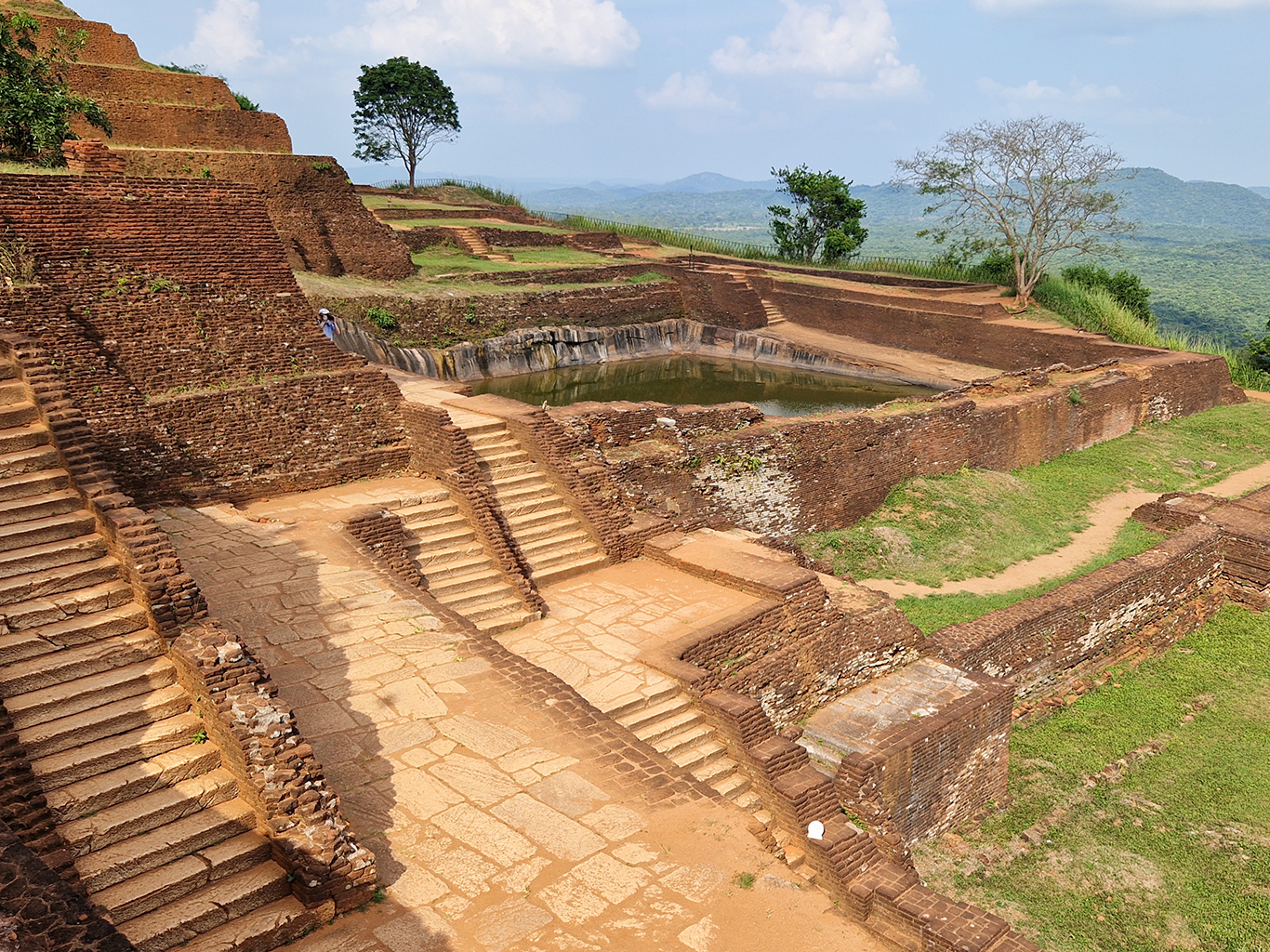 Starobylá vodní nádrž na vrcholu hory Sigiriya