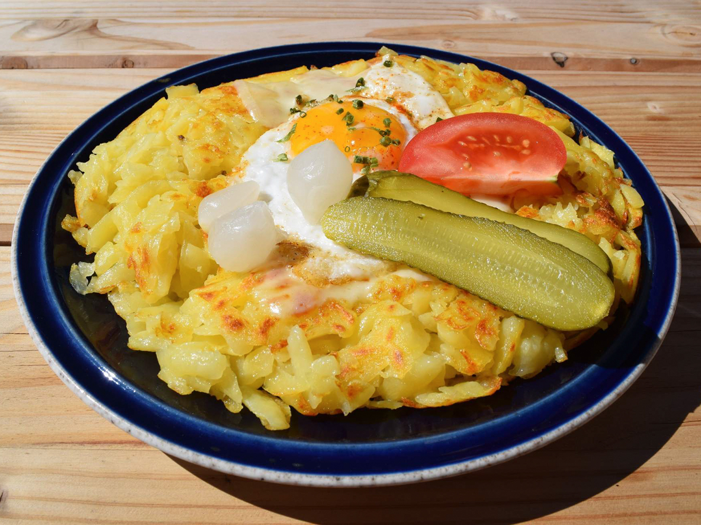 Bramborová placka rösti se podává jako příloha nebo i jako hlavní chod