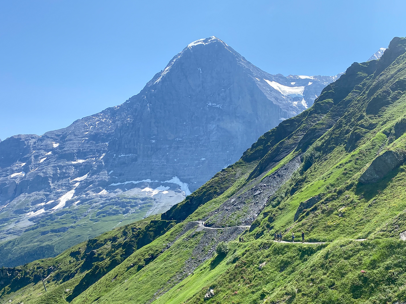 Krásná túra z Kleine Scheidegg a pohled na masivní stěnu Eigeru