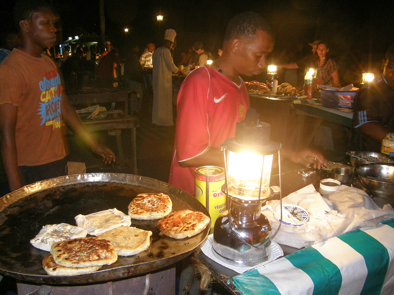 Příprava "Zanzibar pizza" ve Forodhani Gardens