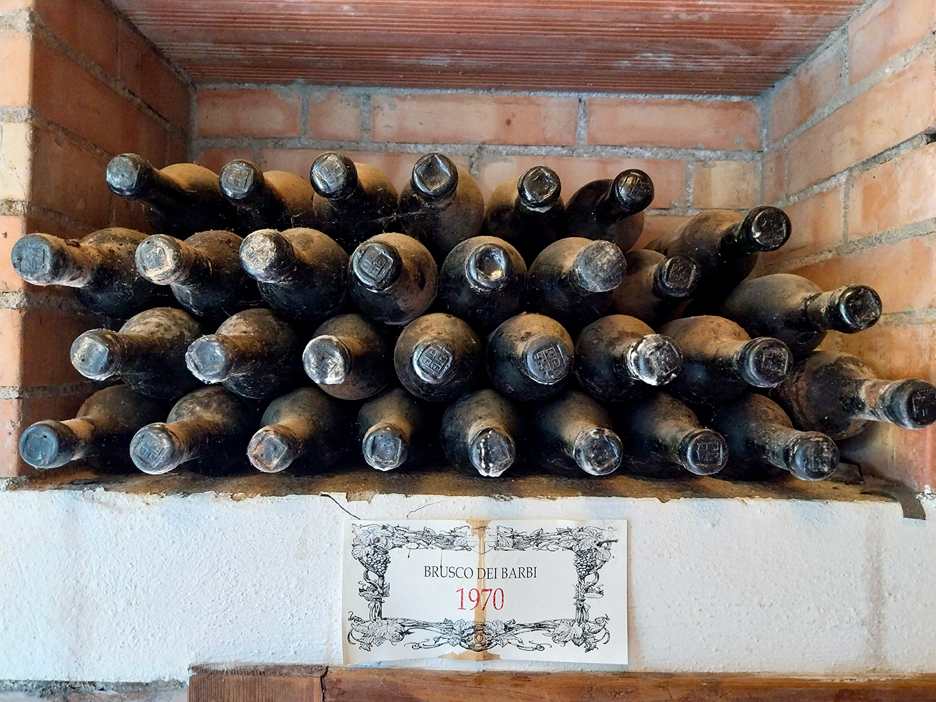 Archivní láhve světově známého vína Brunello di Montalcino