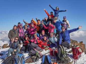 Skupinové foto po zdolání vrcholu Veleta (3 396 m)