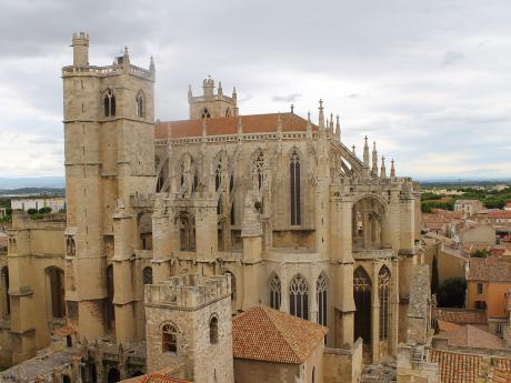 Nedokončená gotická katedrála v Narbonne pochází ze 13. století