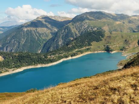Lac de Roselend je čtvrtou nejvyšší přehradou ve Francii