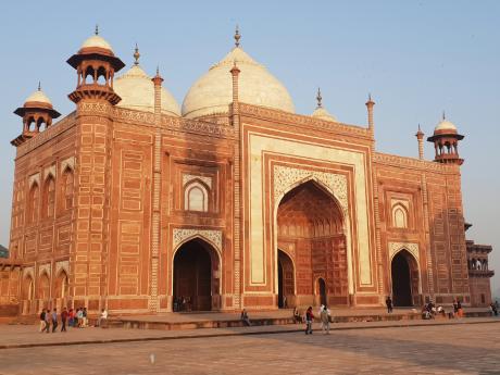 Mešita nacházející se v komplexu mauzolea Tádž Mahal