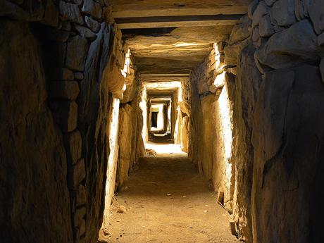 Chodba megalitické mohyly Newgrange