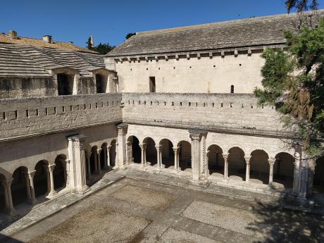 Vnitřní nádvoří kláštera sv. Trofima v Arles