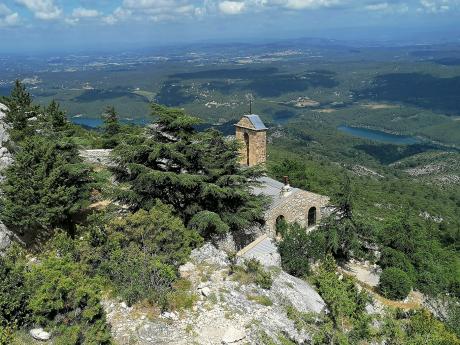 Výhledy do krajiny od La Croix de Provence