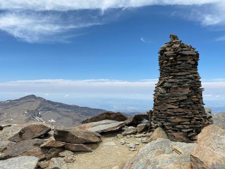 Z Mulhacénu se nabízí panoramatický výhled na pohoří Sierra Nevada