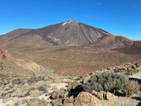 Lanovka vybudovaná v roce 1971 vede až těsně pod samotný vrchol Pico del Teide