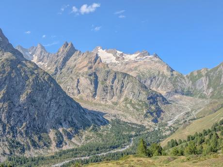 Výhled do údolí z Mont de la Saxe