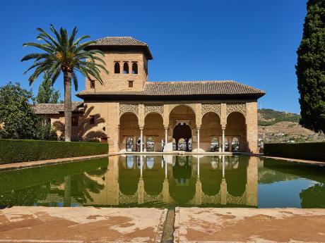 Výzdoba některých budov Alhambry patří ke skvostům světového umění