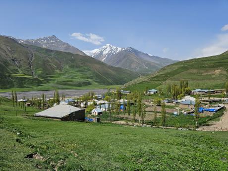 Východní Kavkaz tvoří přirozenou státní hranici mezi Ázerbájdžánem a Ruskem