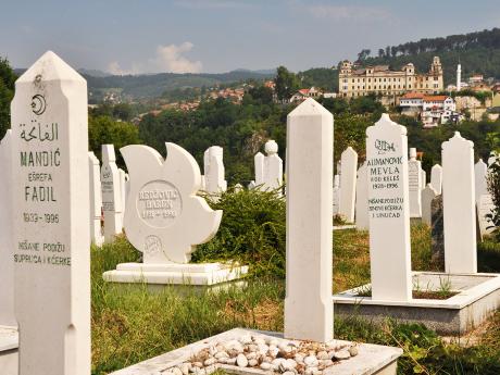 Muslimský hřbitov Alifakovac nad Sarajevem byl založen již v 15. století 