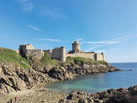 Majestátní pevnost La Latte poblíž mysu Fréhel