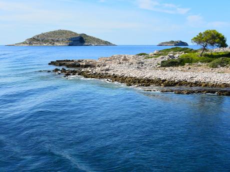 Národní park Kornati tvoří desítky ostrůvků a útesů