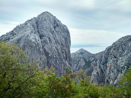 Špičatý vrcholek Anića Kuk nabízí úchvatný výhled na NP Paklenica