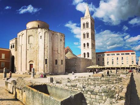 Nejcennější památkou Zadaru je byzantský chrám sv. Donáta