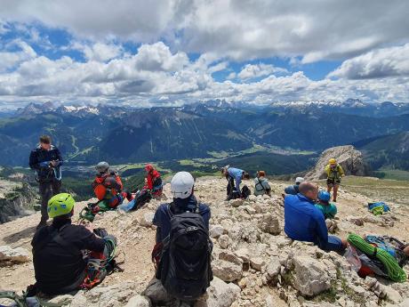 Pauza na vrcholu Rotwand s výhledem do údolí