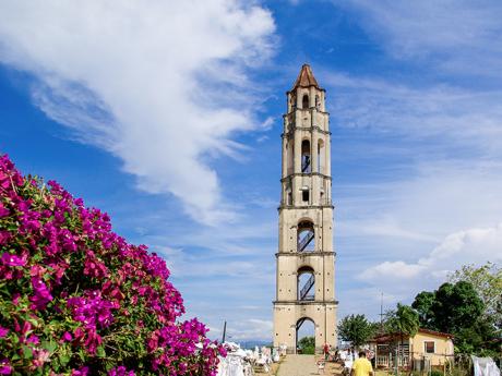 Sedmipatrová strážní věž Torre de Iznaga sloužila k hlídání otroků