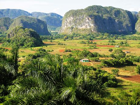 Krasová oblast národního parku Viñales je jednou z nejkrásnějších částí Kuby