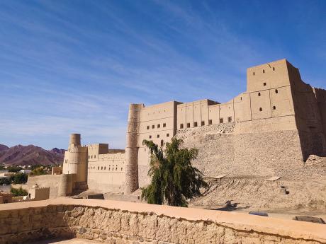 Pevnost Bahla je impozantní ukázkou tradiční ománské architektury