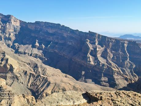 Vádí Nachr je až 800 metrů hluboká kamenná rokle blízko nejvyšší hory země